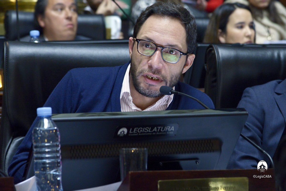 Presentan acción de amparo contra el DNU que reforma la SIDE