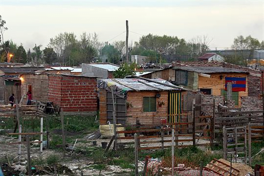Para la UCA la pobreza abarca al 35% de los argentinos Para la UCA la pobreza abarca al 35% de los argentinos