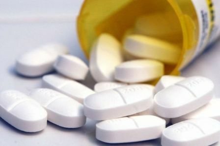 Los médicos deben recetar con nombre genérico