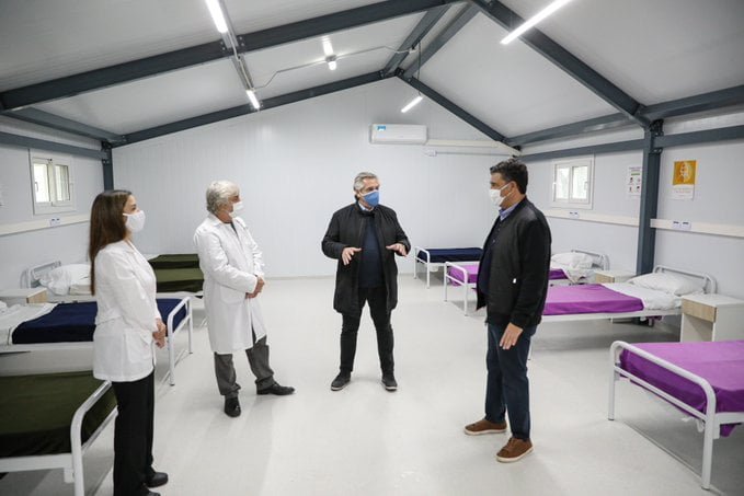 Fernández en un hospital de campaña en Vicente López