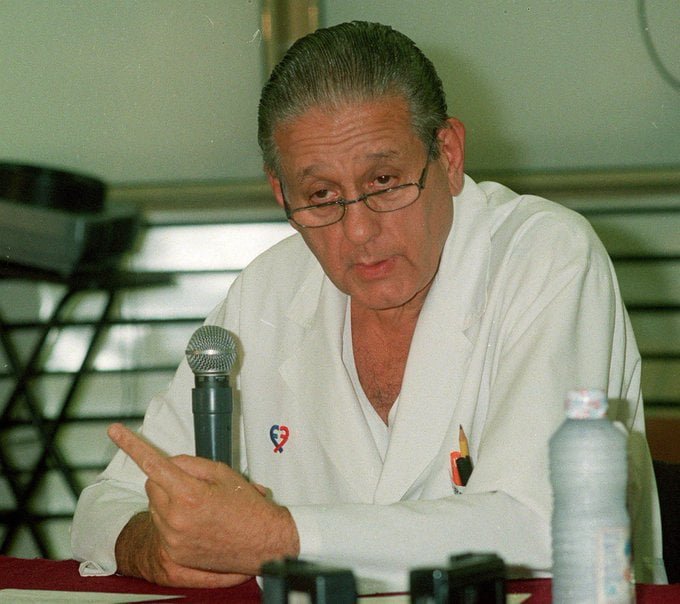 Recordando a Favaloro, un buen hombre derrumbado por la corrupción