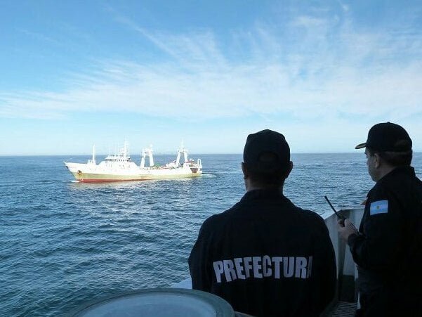 Más denuncias de pesca ilegal en mar argentino