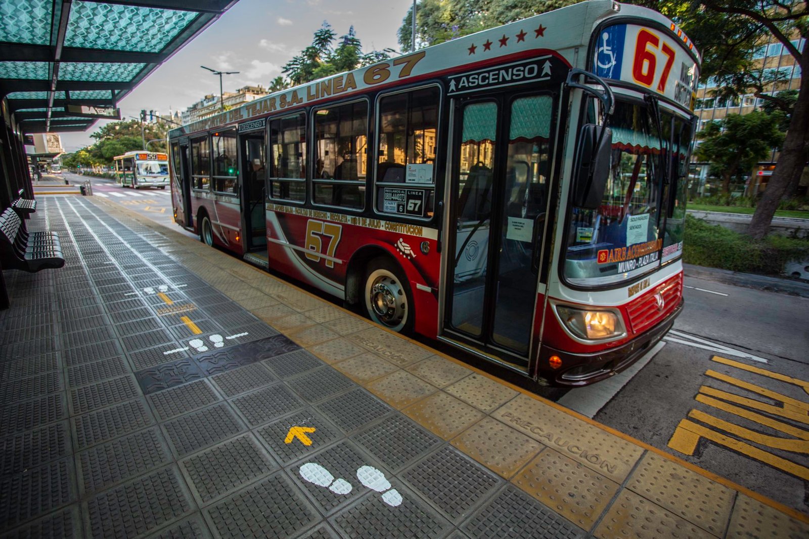 Se reduce la frecuencia de los colectivos en el AMBA