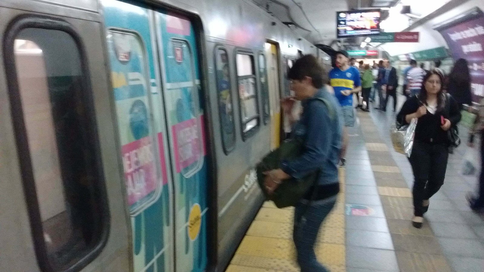 Línea B de subte mantiene el servicio hasta la madrugada los viernes y sábados