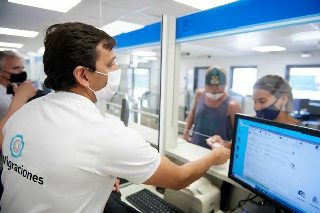 Polémicas determinaciones del gobierno para restringir la inmigración