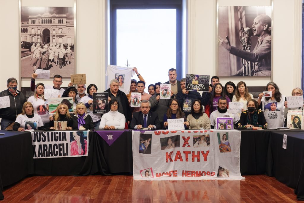 El Presidente recibió a familiares de víctimas de femicidio
