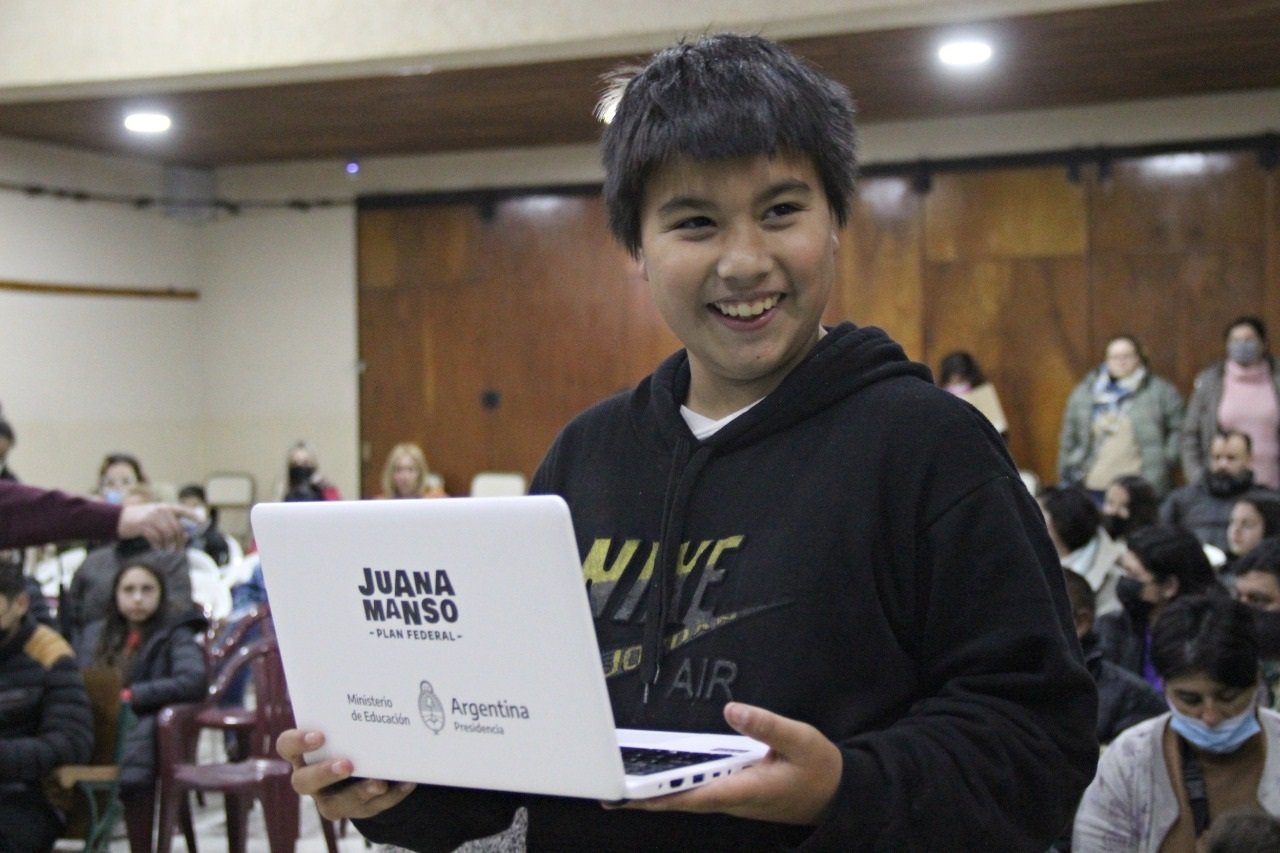 Entregaron computadoras en 15 escuelas de San Martín