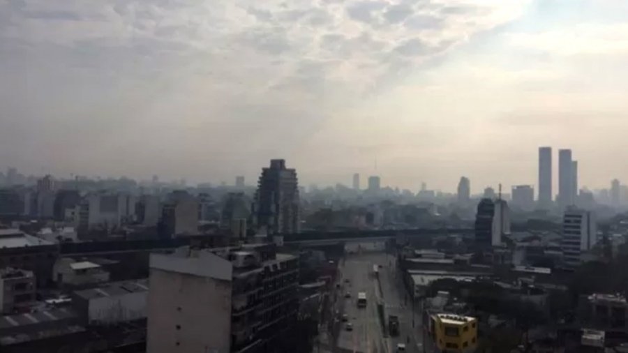 La ciudad sufre el humo de incendios en el Delta