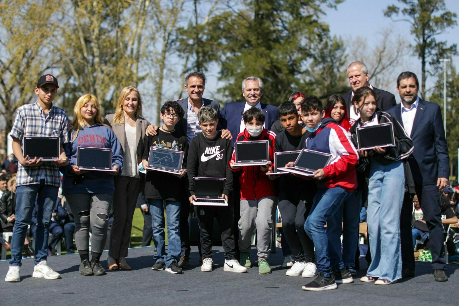 San Martín: 1.000 computadoras para alumnos de 17 escuelas