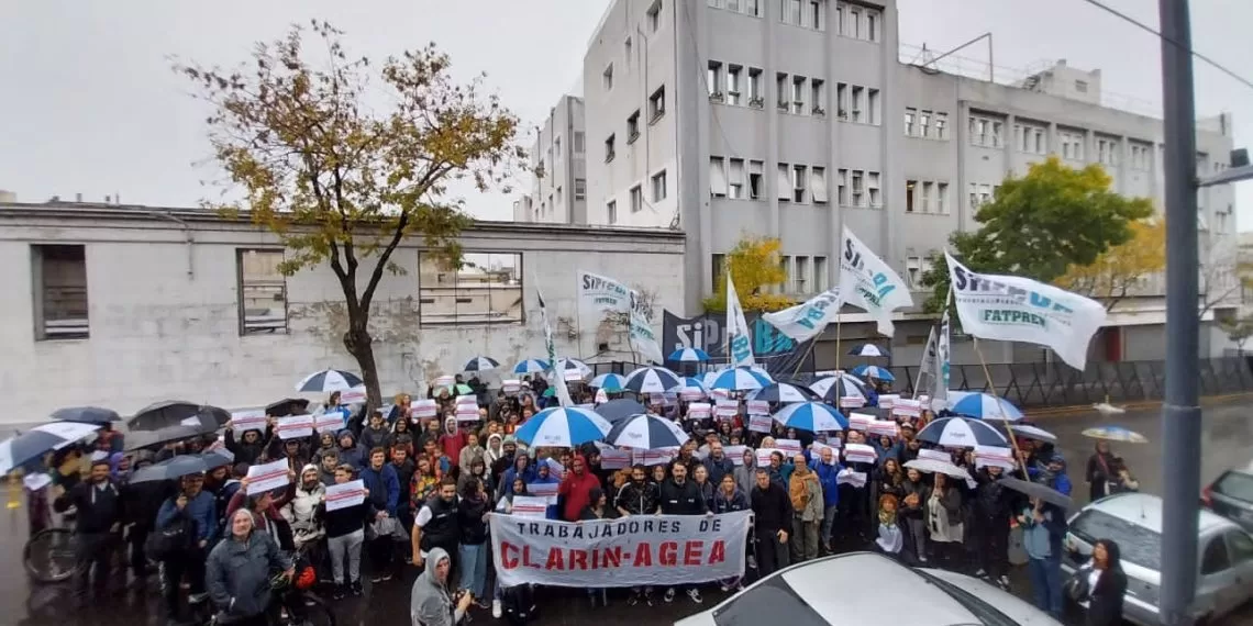 Despidos masivos en Clarín genera un ola de protesta de periodistas