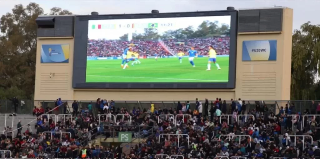 Tapan las imágenes de las Islas Malvinas en el estadio de Mendoza por pedido de la FIFA