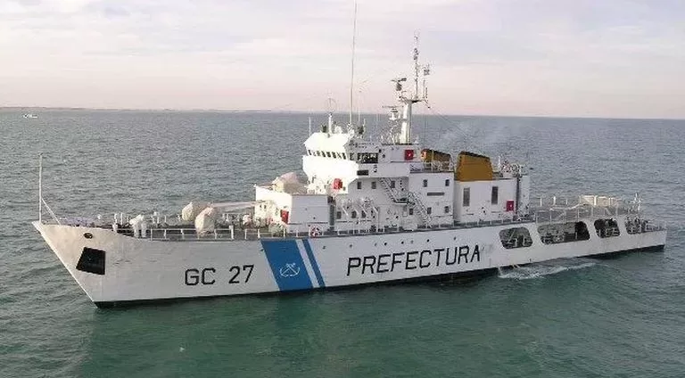 Un guardacostas de la Prefectura navegó por el Canal Magdalena