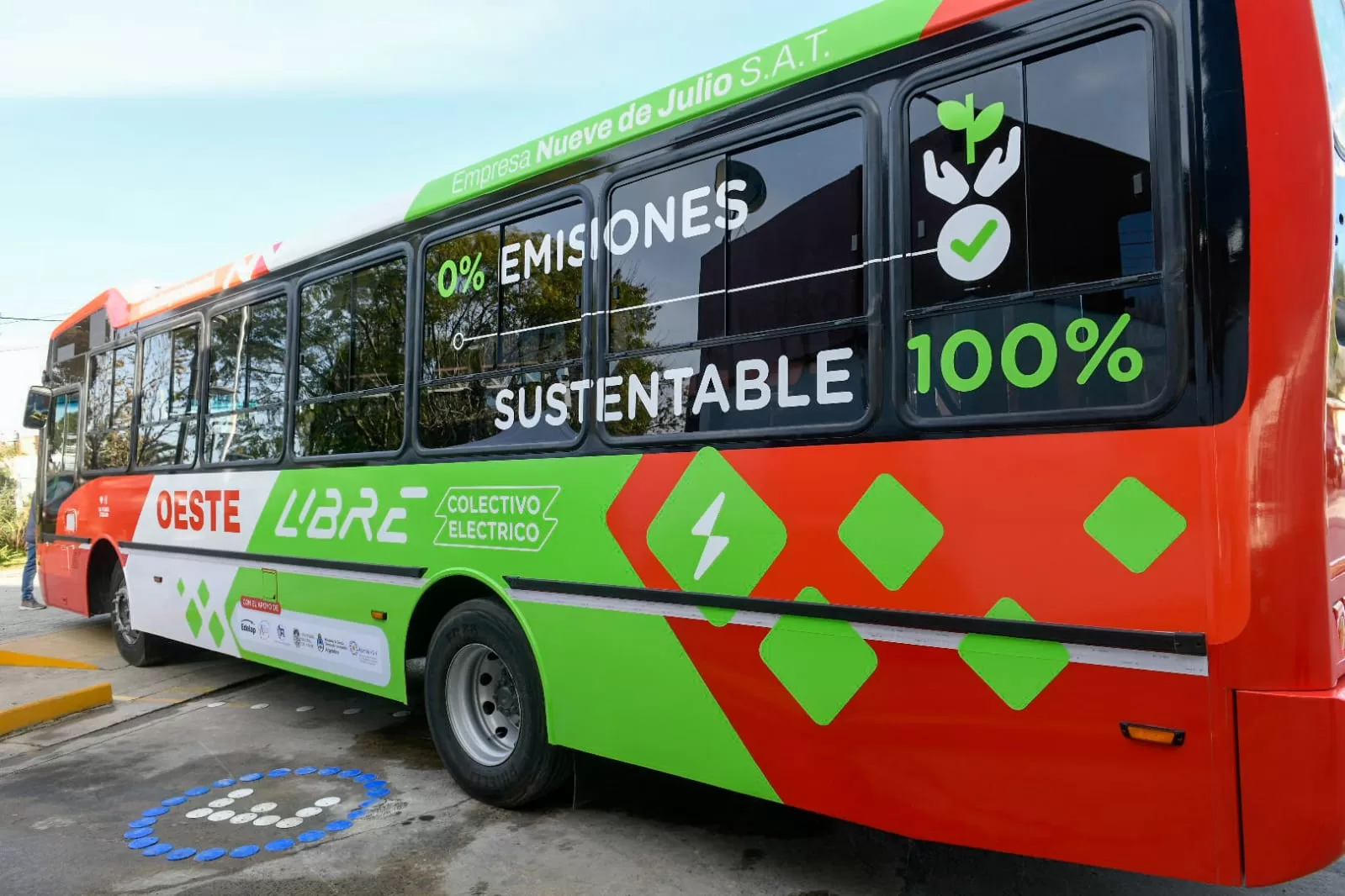 Presentaron el primer colectivo ecológico argentino