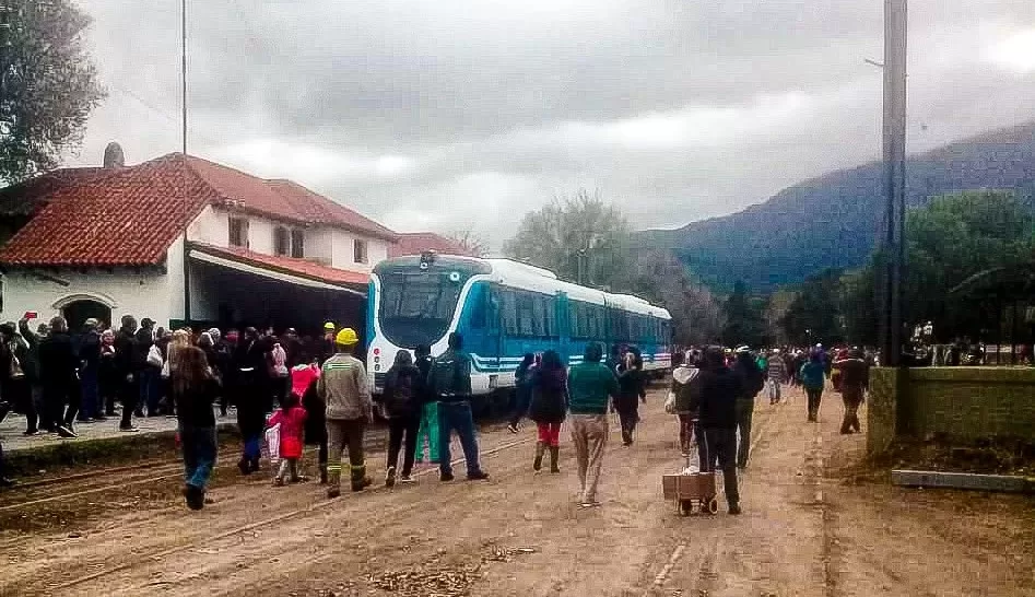 Después de 25 años de ausencia volvió el tren a Capilla del Monte