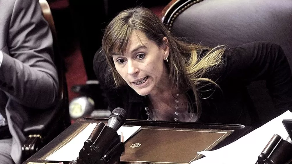 Di Tulio denunció a usuarios de redes sociales que amenazaron bombardear el Congreso
