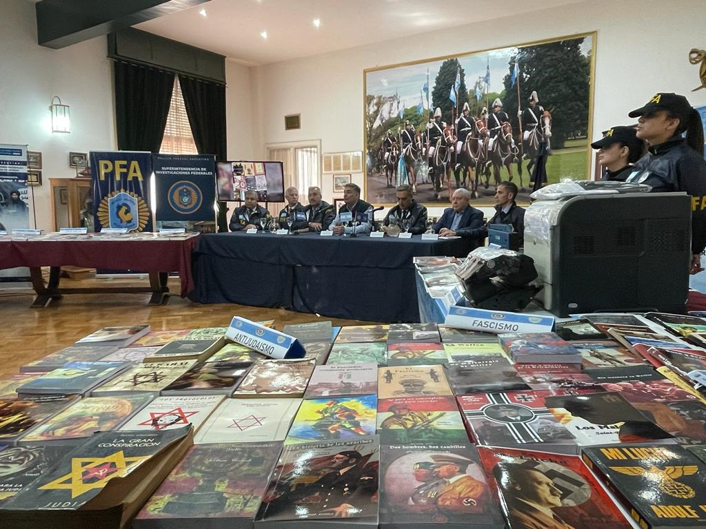Allanan inmueble en San Isidro y secuestran propaganda nazi