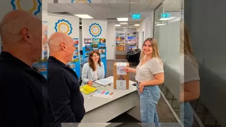 Más de 430.000 argentinos votan en el exterior
