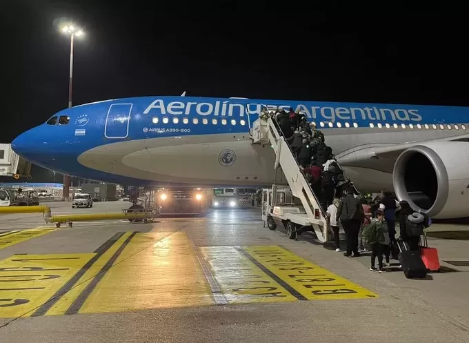 Arriban al país otro 250 repatriados de Israel