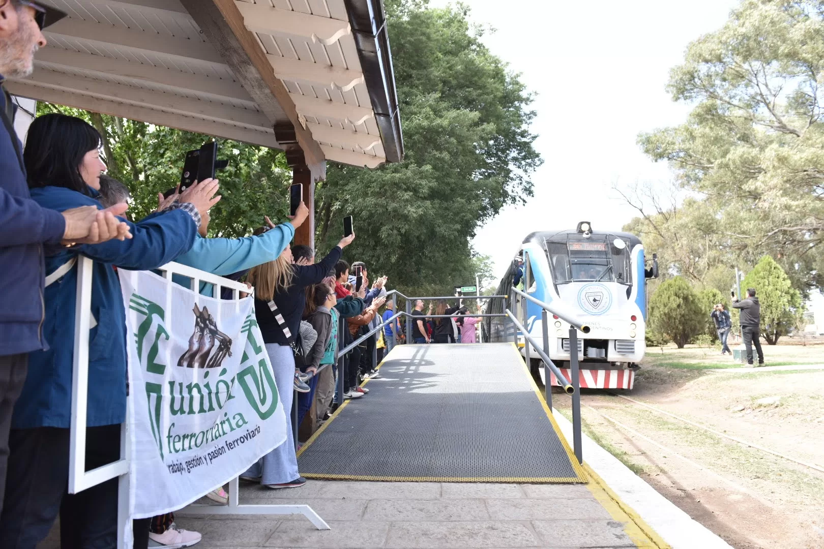 Córdoba: Después de 46 años el tren llega a Capilla del Monte
