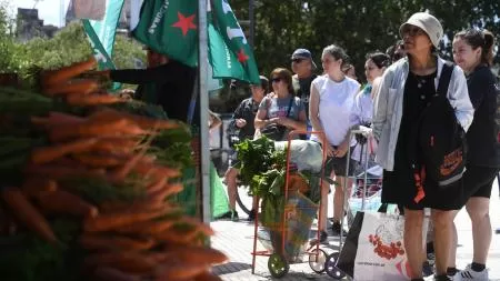 Una protesta con venta de productos a bajo costo