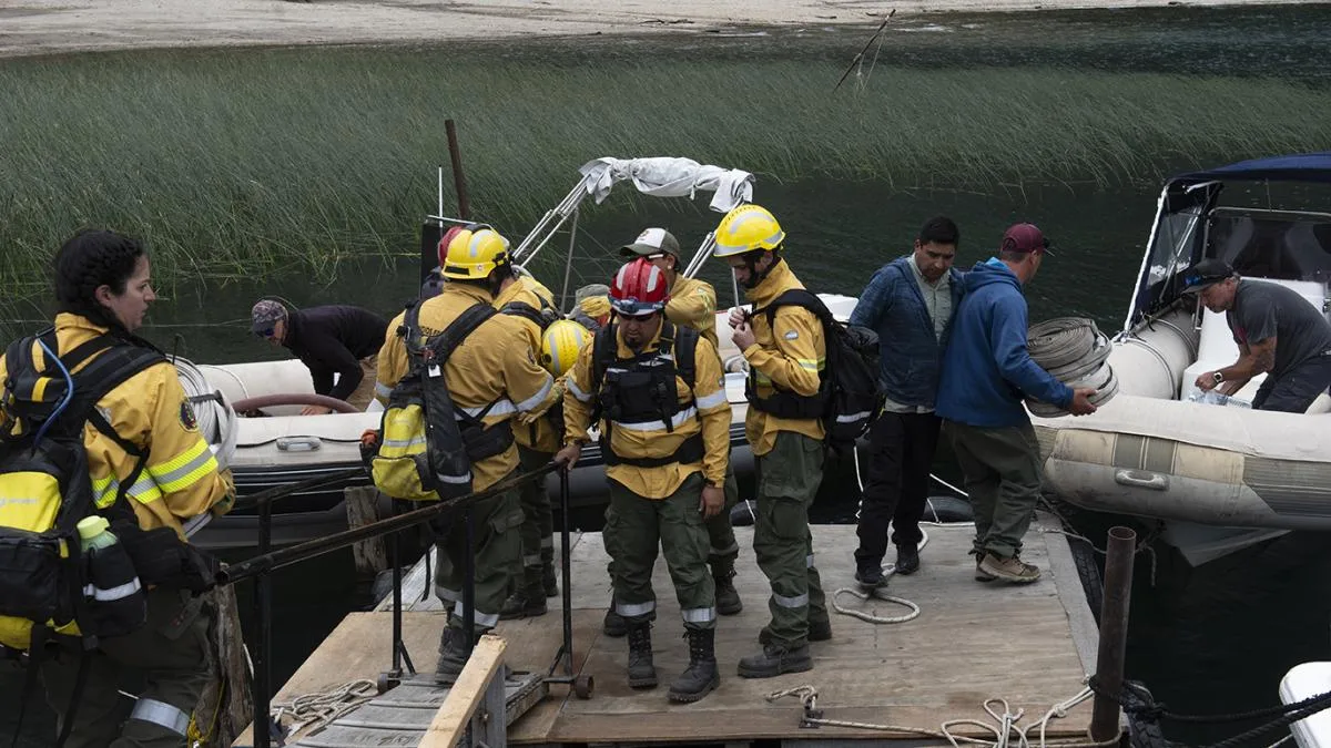 Combaten incendio forestal en Nahuel Huapi