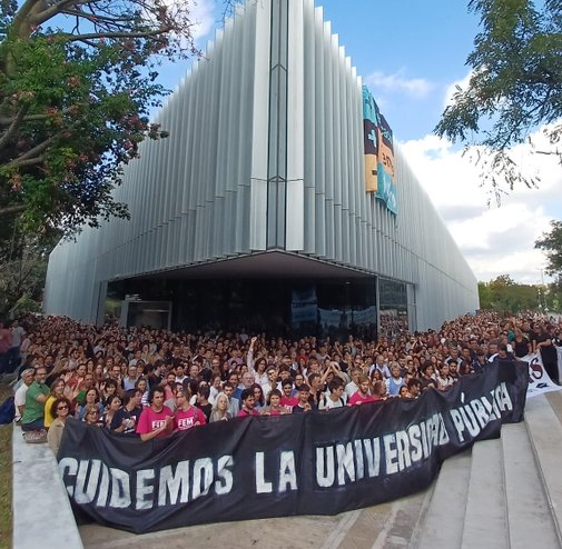 Fallo judicial ordena al gobierno cumplir con la ley de financiamiento universitario