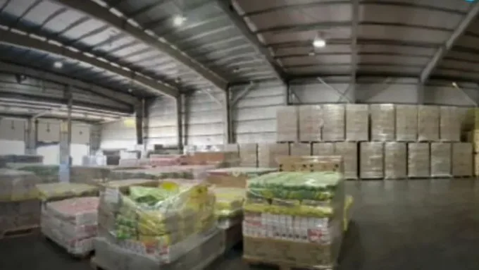 El gobierno anuncia que comenzará a repartir los alimentos mal retenidos