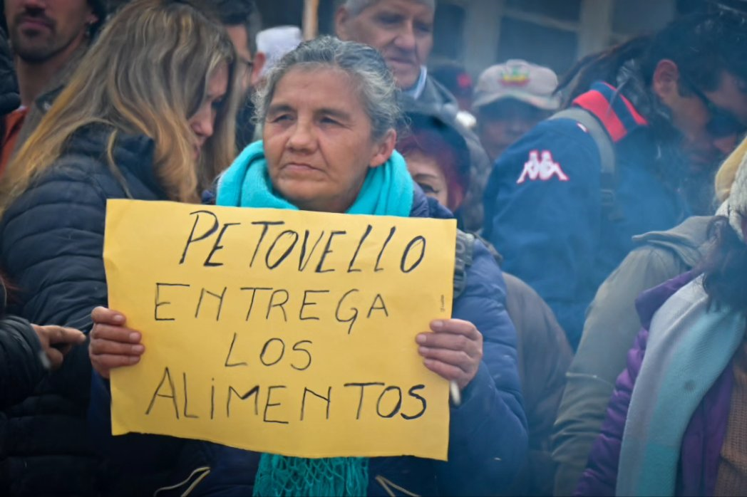 Encuentran más comida retenida en los galpones del Ministerio de Pettovello