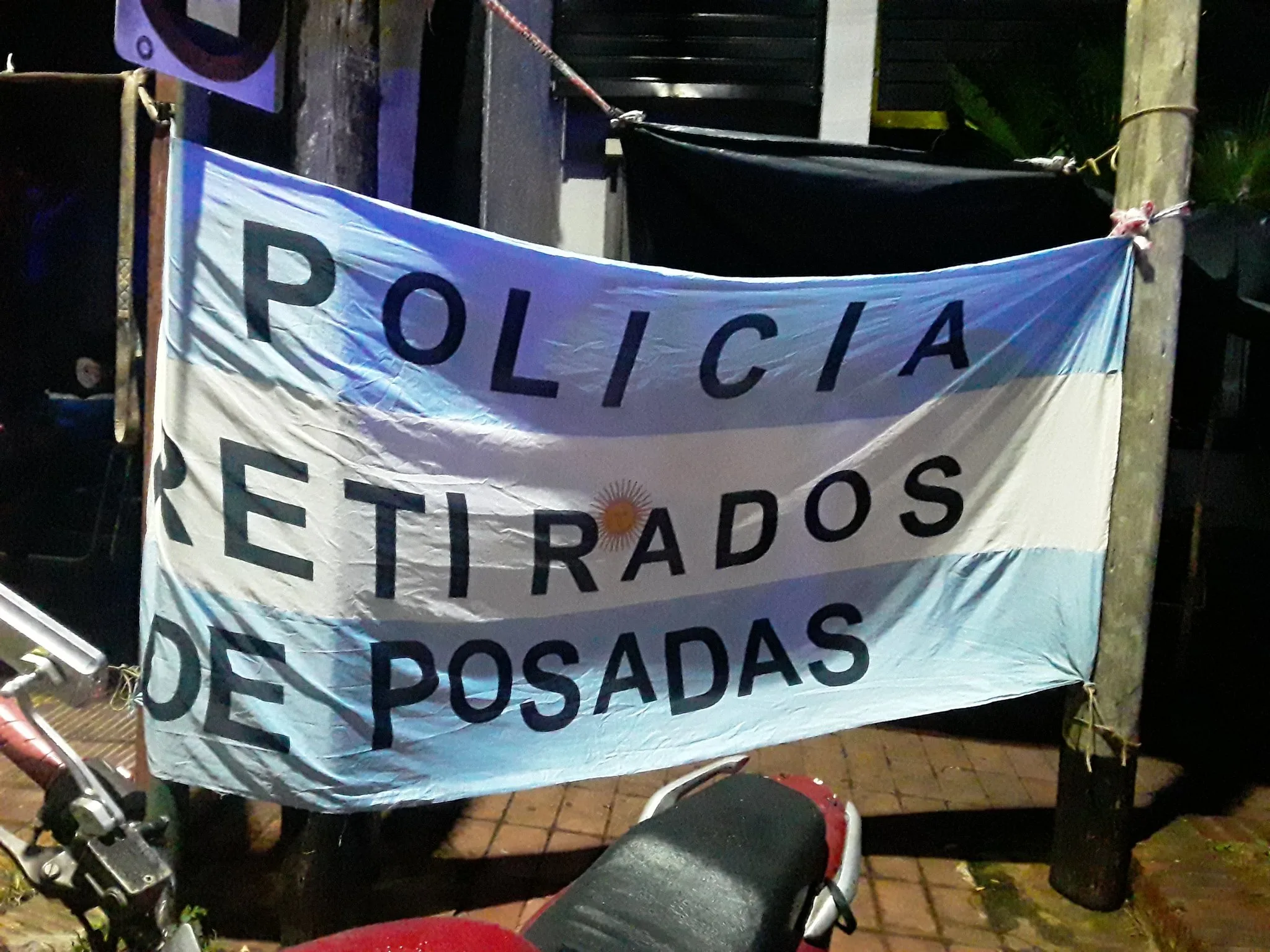 Persiste el conflicto en Misiones del gobierno con docentes y policías