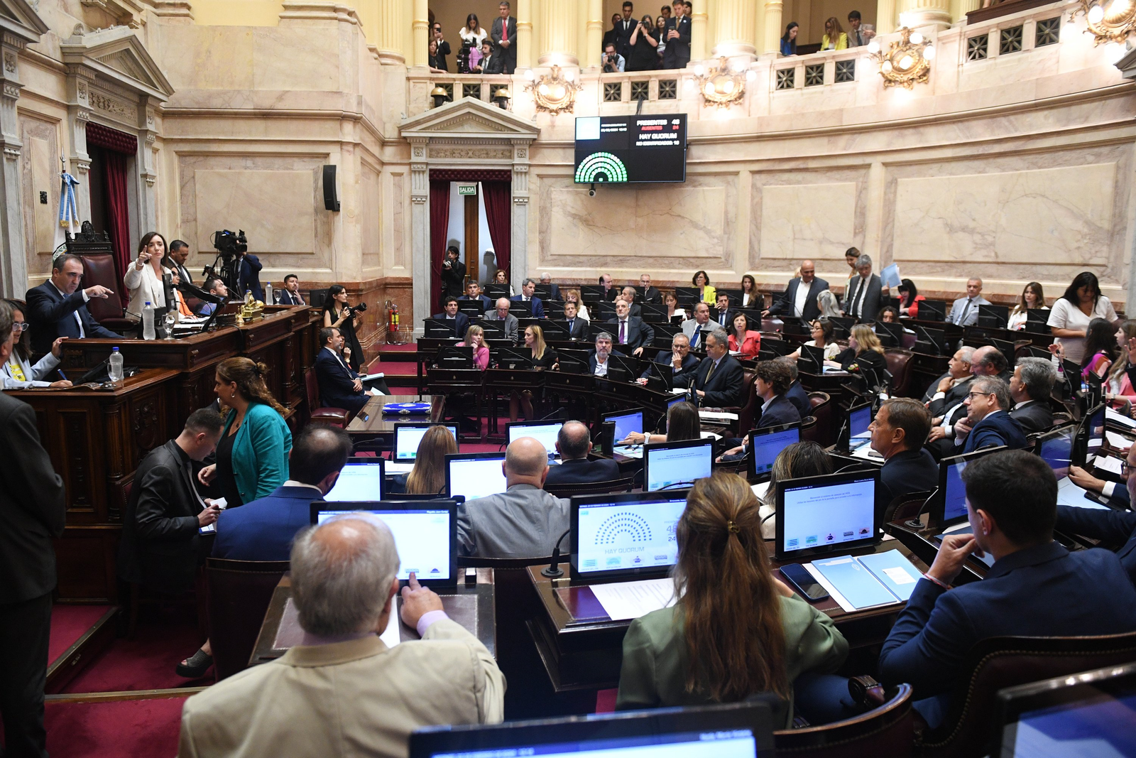 Senadores advierten que tomar deuda sin aprobación del Congreso es ilegal